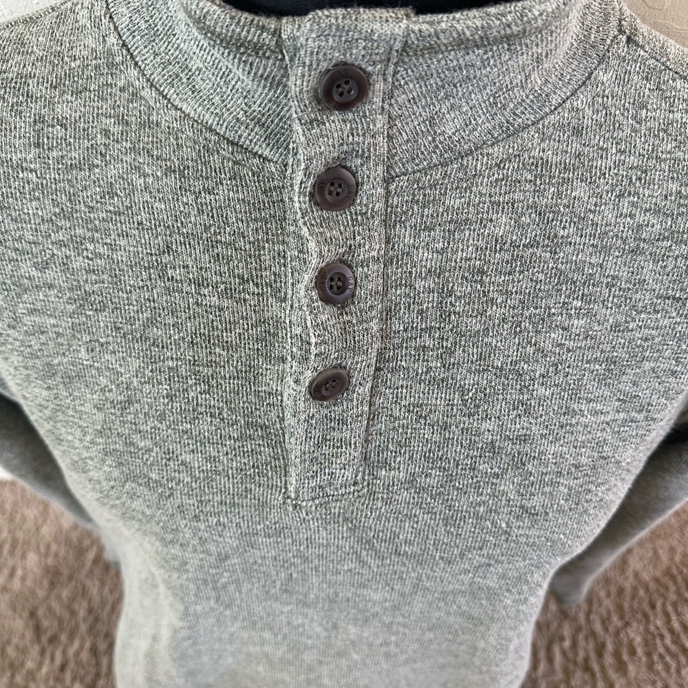 Gap Men's Gray Long Sleeve pullover Shirt Size Medium pre own as is - Picture 2 of 5